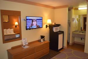 Super 8 by Wyndham Azusa