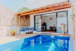 SeaSalt BeachFront Holiday Home, Private pool, 2 Bedroom house