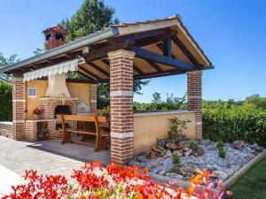 Holiday home Stancija Folo