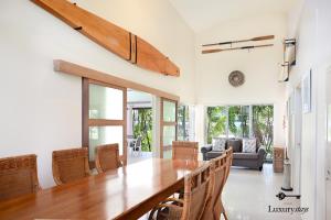 24 Cooran Court - Private Sandy Beach and Pontoon