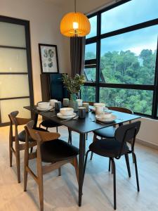 Jesselton Quay l Deluxe l Family Suite l 2 bedrooms 2 bathrooms l Sunset Seaview