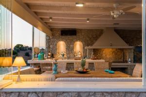 Myrtoan Pelagos Villa