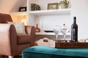 Top floor 1BR apartment central Matlock