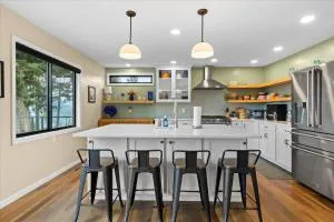 Rainbows End Retreat - Hayden Lake