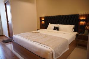 THE CONTINENTAL INN & SUITES