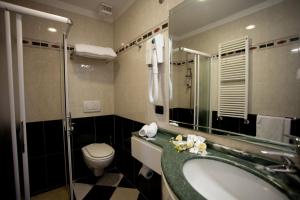Double or Twin Room with Side Sea View