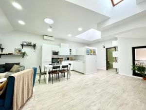 Spacious ultracentral modern apartment