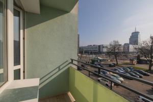 Downtown Chic Apartment by BookingHost