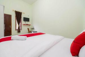 RedDoorz Syariah Near RSUD Dr HM Rabain Muara Enim