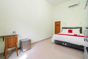 RedDoorz Syariah Near RSUD Dr HM Rabain Muara Enim