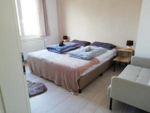 2 Bed Flat - Sleeps 4 - Pets - Parking - Wifi