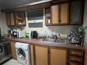 Private Room in a fully equipped sea view apartment غرف خاصة للرجال فقط