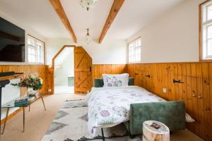 Till Cottage and Riverside Gardens nr Stonehenge