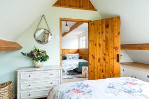 Till Cottage and Riverside Gardens nr Stonehenge