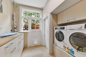 Lynwood Warrawee Manor- Koi Home