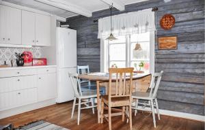 Cozy Home In Årjäng With Kitchen