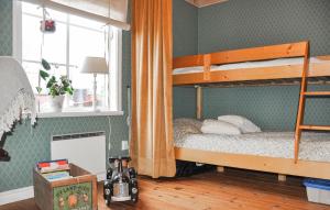 Cozy Home In Årjäng With Kitchen