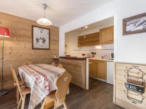 Appartement 2** pour 6, Sud, proche pistes et commerces - FR-1-304-82