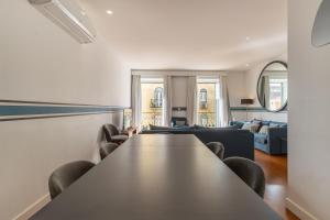 Modern 3BR, terrace, ACheating & self check-in