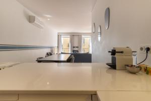 Modern 3BR, terrace, ACheating & self check-in