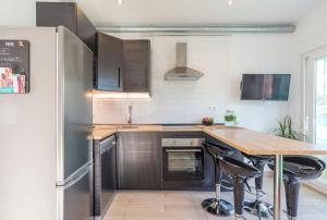 Sea view Apartment w 2 rooms, Beach: 1 minute