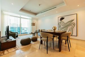 Stunning 2BR with Captivating Marina View - 17AB06