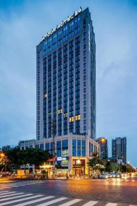 Atour Hotel Chengdu Tianfu New District Huayang Metro Station