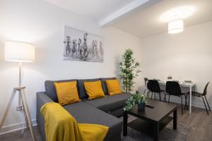 2 Bedroom Apartment-Free Parking-by Holiday Homes