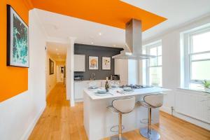 FREE PARKING SPACE 1 CAR I Brighton Beach I Two Bedroom I Sleep 6 Guests I Super Central Location