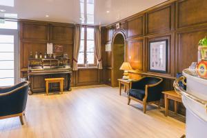 Hotels LOGIS Hotel & Restaurant Le Soleil D'or : photos des chambres