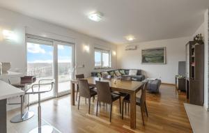 6 Bedroom Nice Home In Svib