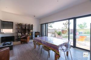 Villas Brut : verdure, piscine chauffee : photos des chambres