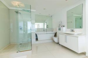 Clifton Beachfront Bliss Spacious 3BR Retreat