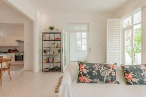 Sunny Sea Point Stay with Ocean Views and No Outages