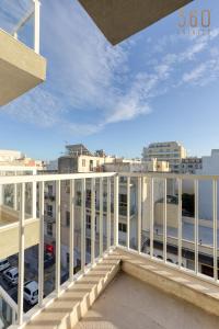 Gzira, Central APT - Spacious with Super WIFI & AC by 360 Estates