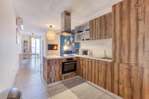 Gzira, Central APT - Spacious with Super WIFI & AC by 360 Estates