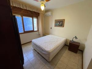 Apartamento a uma quadra da praia