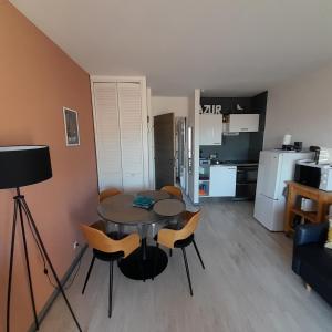 Cosy Studio 3mn de la mer Clim Parking Wifi