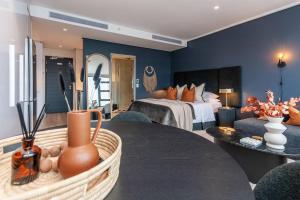 Stylish 31st Floor Studio with Epic City Views