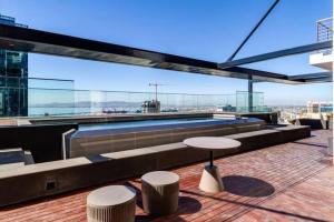 Stylish 31st Floor Studio with Epic City Views