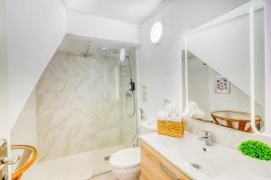 Big terraced house, 100m to the beach, with BBQ and sea view