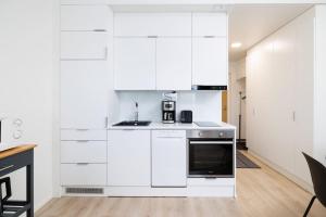 ULEABO New & Cozy Top Floor Studio