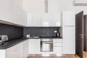 Place of Grace - 50 Meters from Dancing House