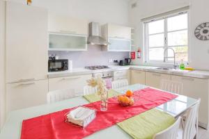 Bright & Airy St. Julians flat