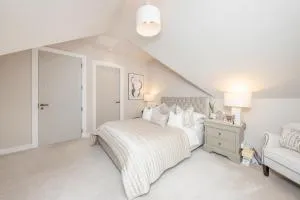 Luxury 2 Bed Apartment - 28 mins train to London - West Byfleet