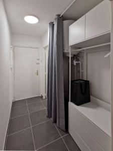 Jardin, terrasse, climatisation, à 5 minutes à pied des plages, commerces et animations