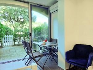 Jardin, terrasse, climatisation, à 5 minutes à pied des plages, commerces et animations