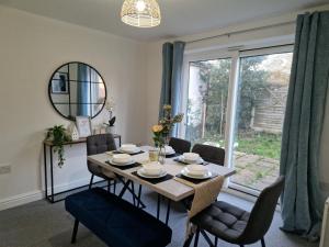 Superb & Beautiful Stourport Home with 7 Beds by PureStay