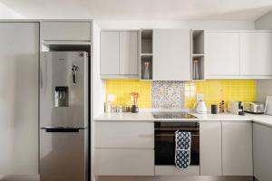 Retro-Modern Cape Town City 2-Bed with Pool