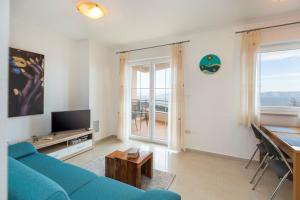 House ALANIS wtih sea view in quiet location